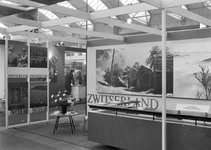 854065 Afbeelding van de stand van de Zwitserse spoorwegen op de Huishoudbeurs in de RAI te Amsterdam.